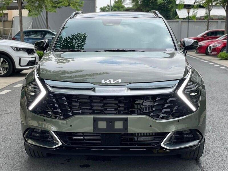 Bảng so sánh giá bán Honda CRV 2023 với các đối thủ cạnh tranh như Mazda CX-5, Hyundai Tucson, Kia Sportage