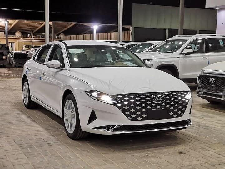 hyundai accent 2022 thân xe chi tiết