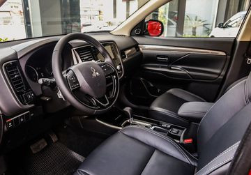 Bảng điều khiển Mitsubishi Outlander 2021