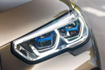 Cụm đèn LaserLight trên BMW X5 2023