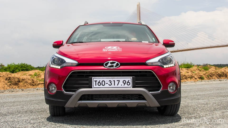 Đầu xe Hyundai i20 Active 2015
