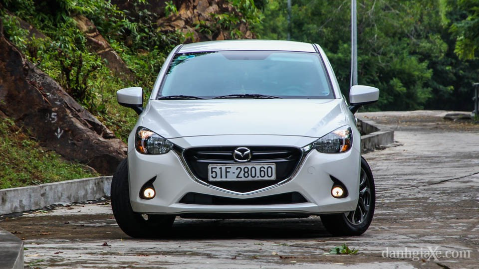 Đầu xe Mazda 2 2015