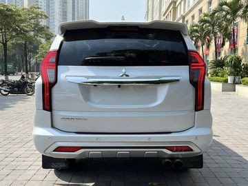 Đuôi xe Pajero Sport 2023