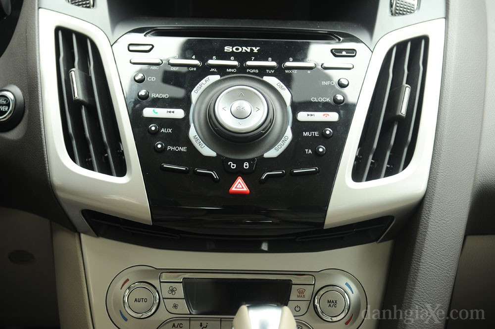 Hệ thống giải trí Ford Focus 2013