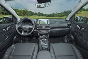 Khoang lái Hyundai Kona 2021
