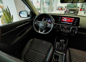 Khoang lái Kia Sonet 2023