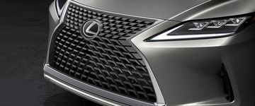 Lưới tản nhiệt ấn tượng của Lexus RX350L 2025