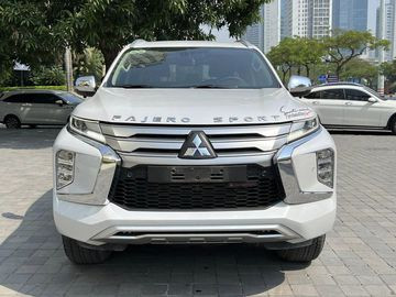 Lưới tản nhiệt mạnh mẽ của Pajero Sport 2023