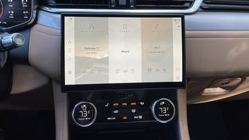 Màn Hình Jaguar F-Pace 2024