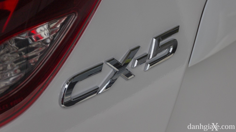 Mazda CX-5 2016 từ phía sau