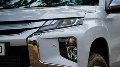 Mitsubishi Triton đuôi