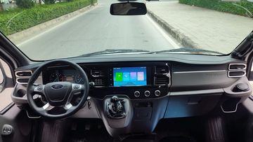Nội thất Ford Transit 2024 được thiết kế hiện đại