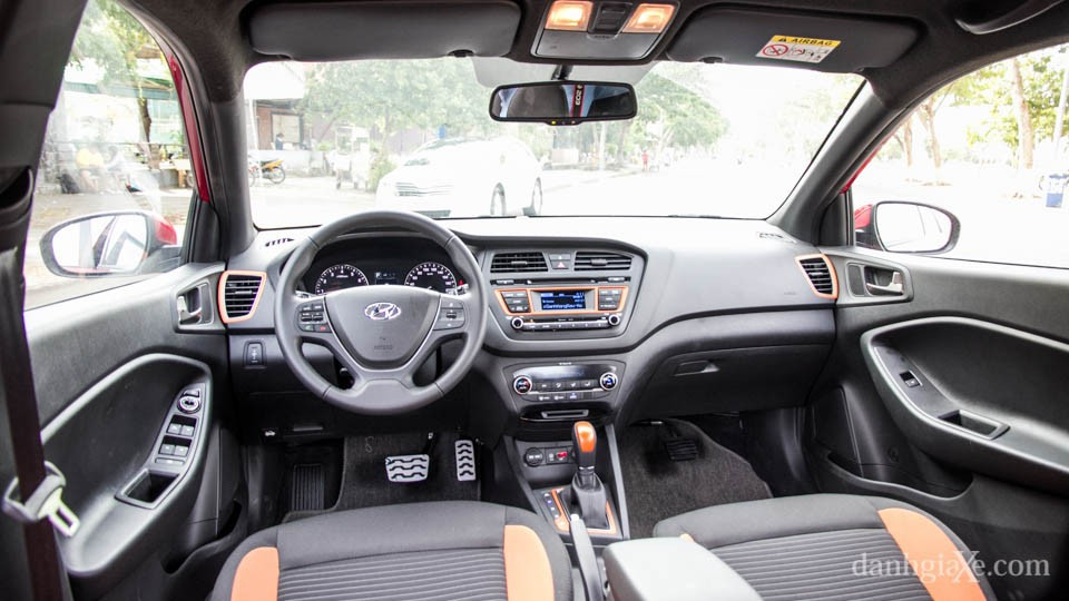 Nội thất Hyundai i20 Active 2015