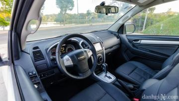 Nội thất Isuzu mu-X 2016