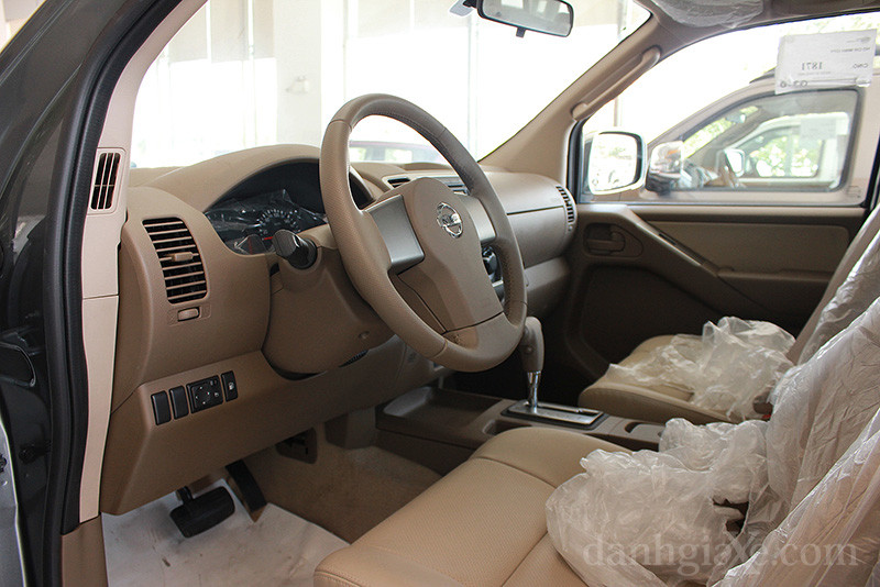 Nội thất xe Nissan Navara