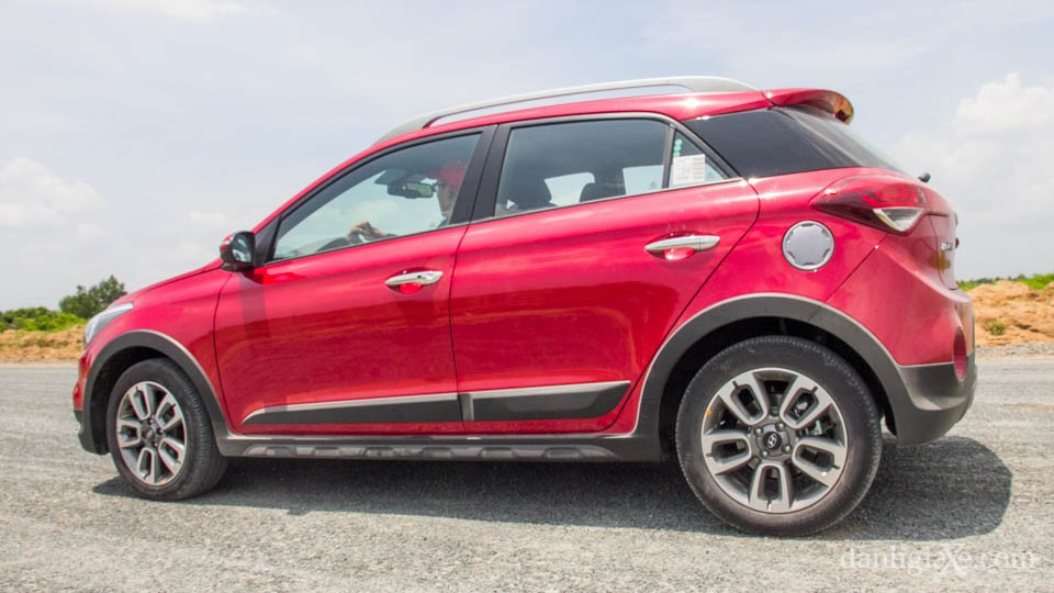 Thân xe Hyundai i20 Active 2015