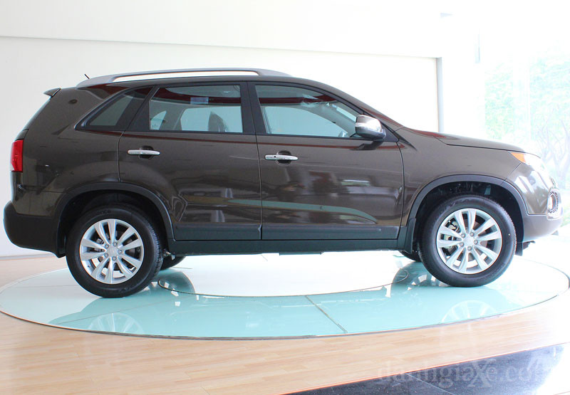 Thân xe KIA Sorento 2011