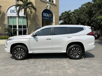 Thân xe Pajero Sport 2023