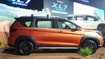 Thân xe Suzuki XL7 Hybrid 2024