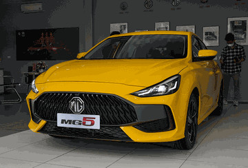 Thiết kế đầu xe mạnh mẽ và thể thao với lưới tản nhiệt ấn tượng