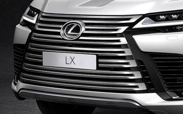 Thiết kế lưới tản nhiệt dạng 7 thanh xếp song song của Lexus LX600 2024 Urban