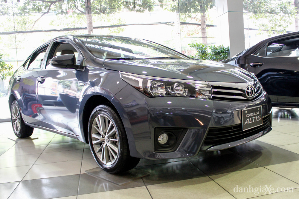Tiện nghi Toyota Altis 1.8G CVT