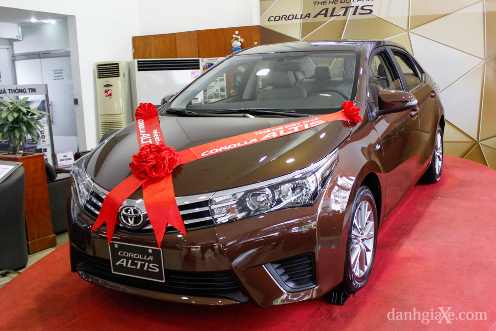 Tiện nghi Toyota Altis 1.8G MT