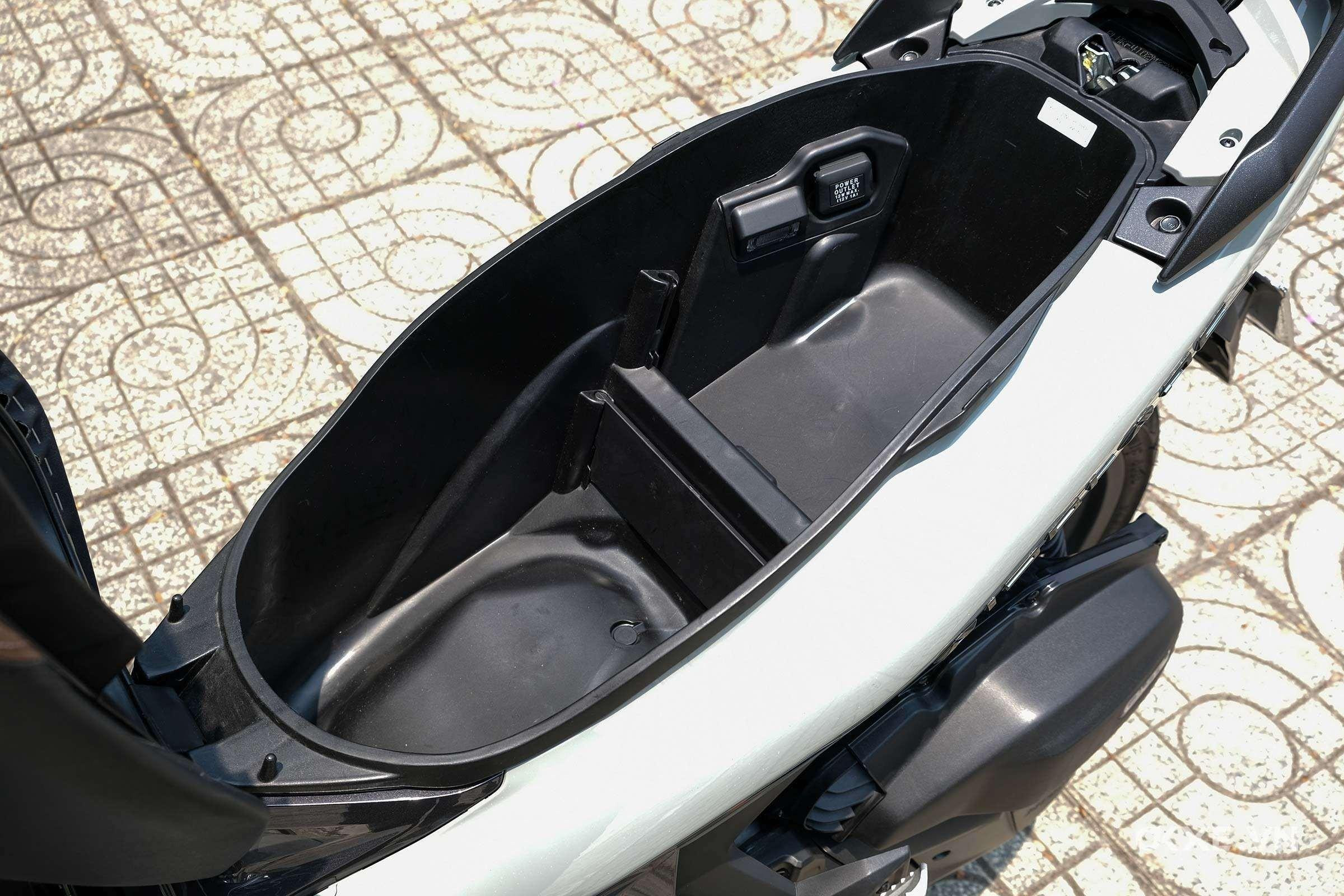 Cốp xe rộng rãi của Honda Air Blade 2022